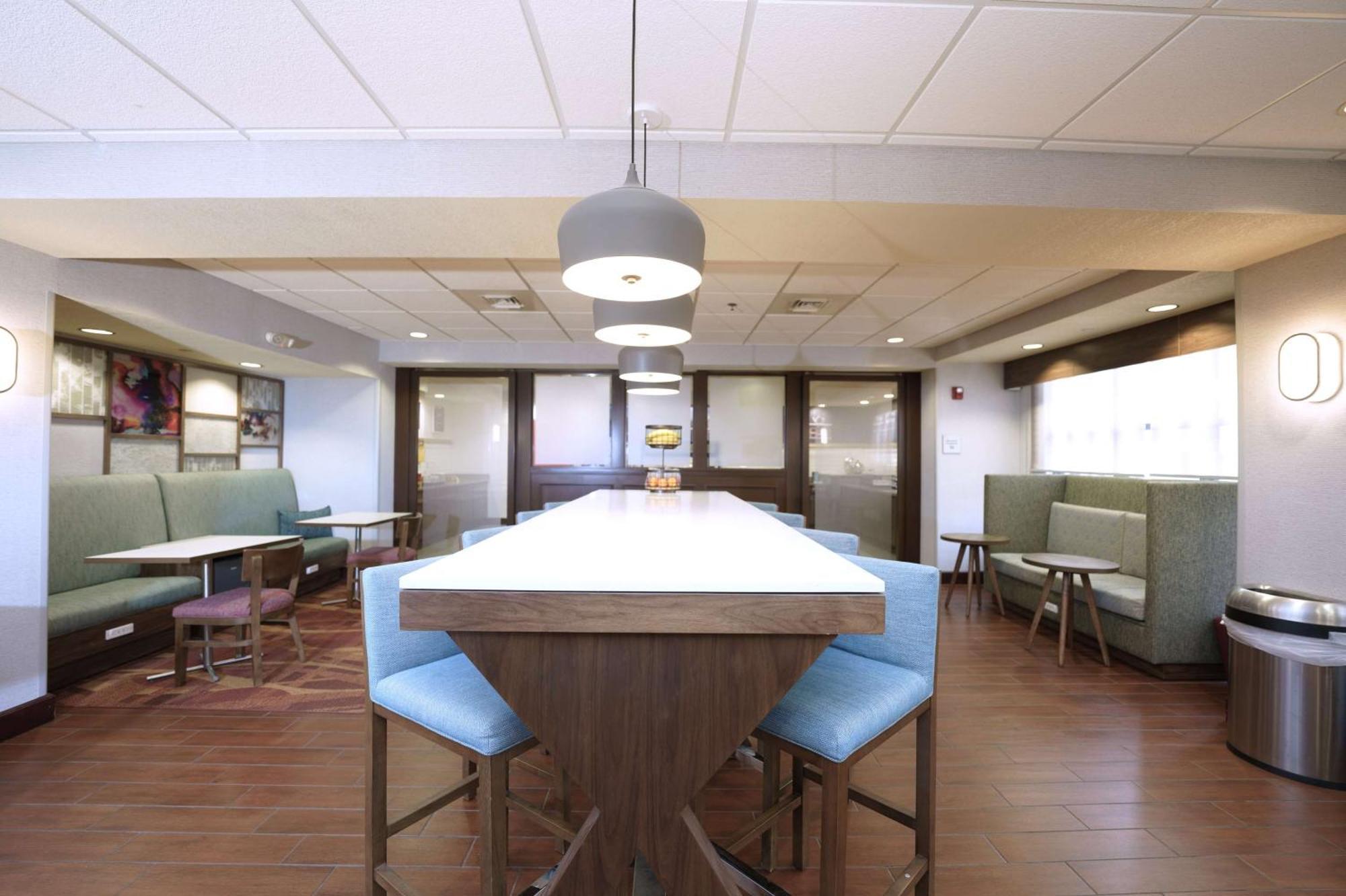 Hampton Inn Hays-North Of I-70 Exterior foto
